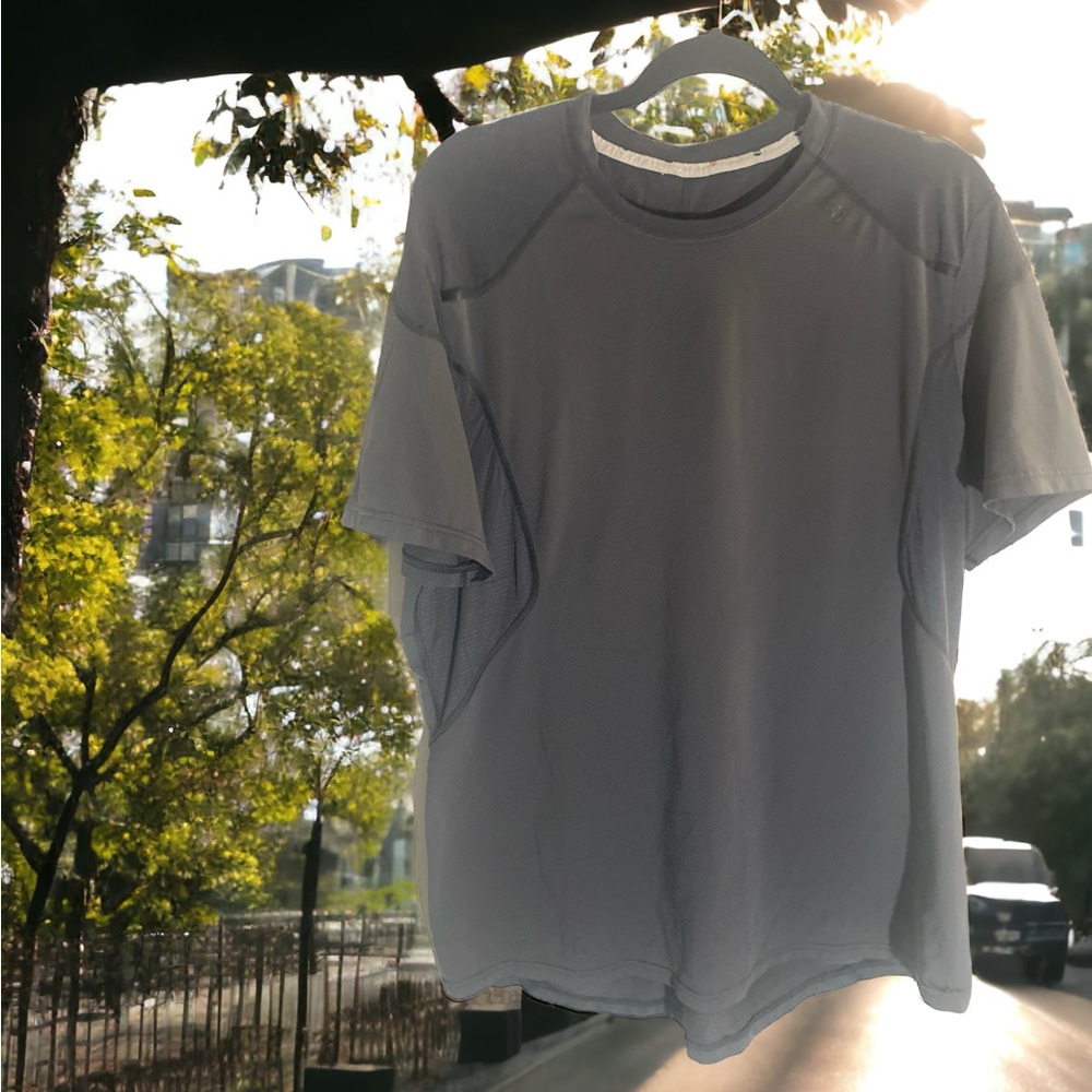 Lululemon Metal Vent Tech Short Sleeve Top Sz XL Distressed.GUC - Picture 1 of 10